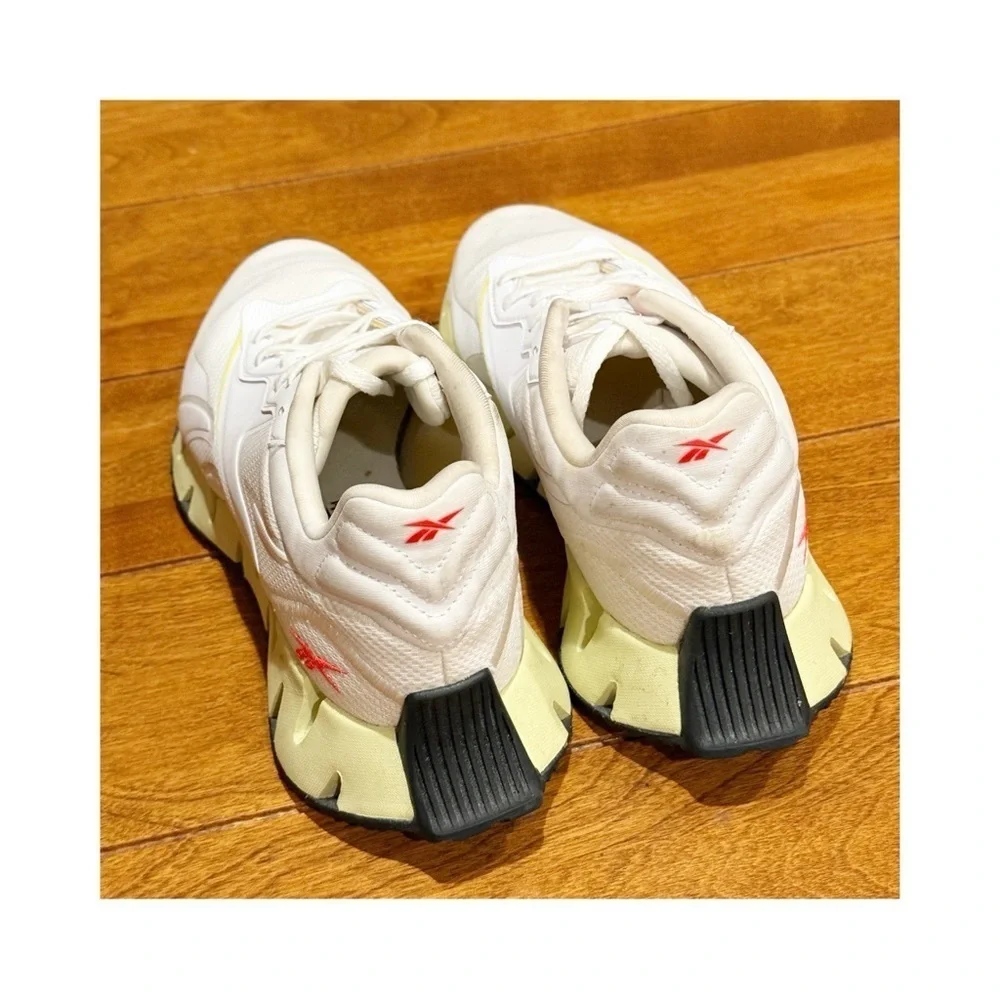 Womens Reebok Zig Dynamica Sneaker Chalk Gum Size 9 shoes